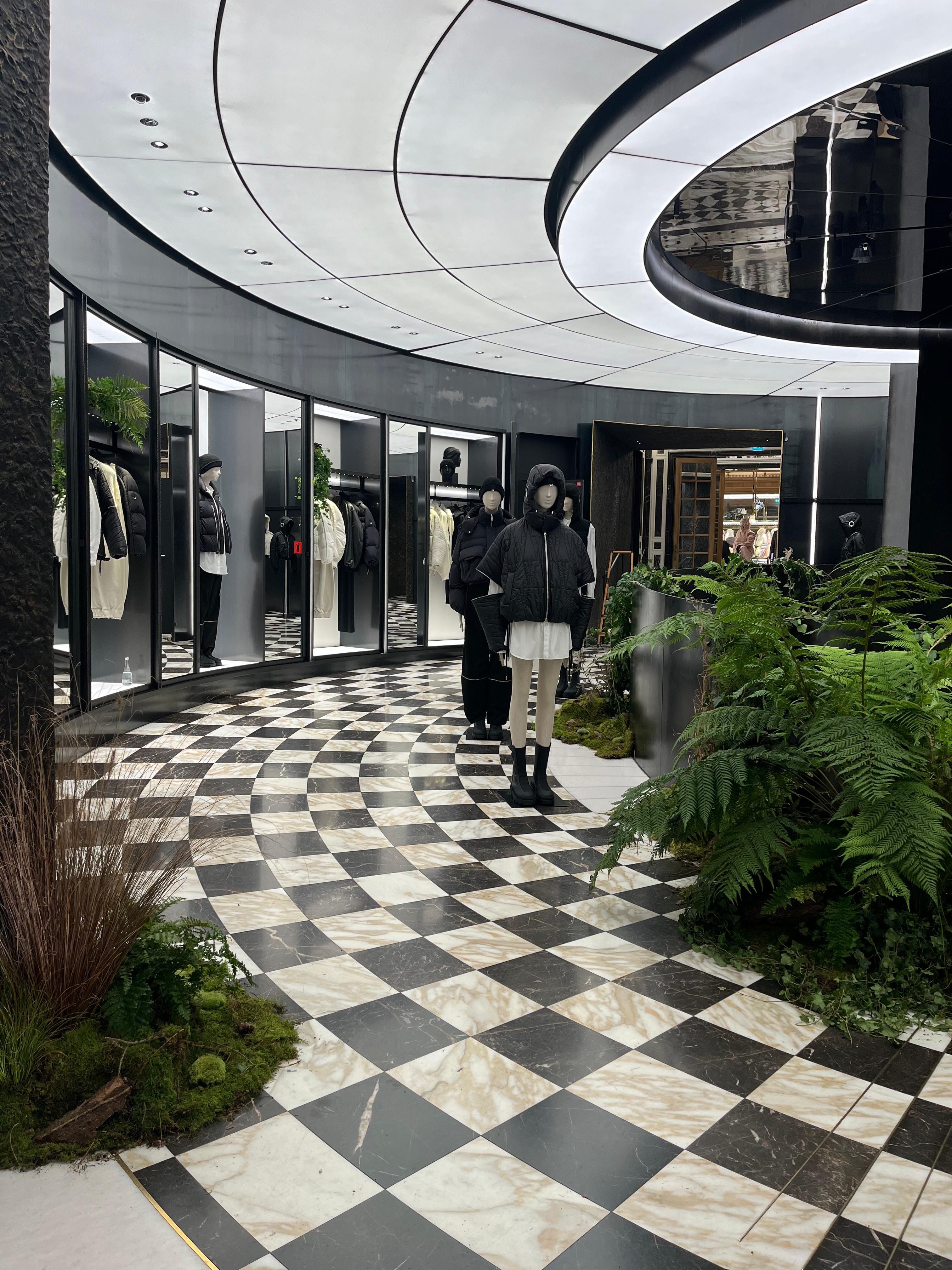 Une ambiance végétale post-apocalyptique pour Moncler