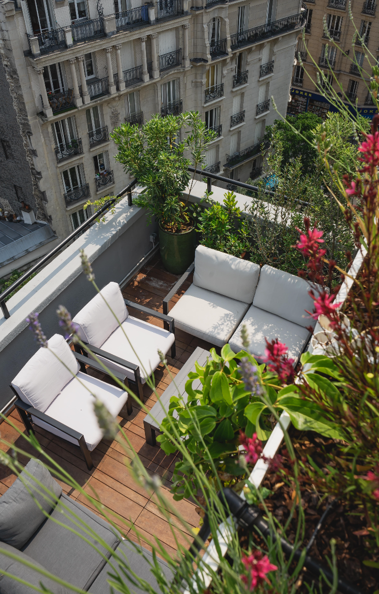 Donner vie à vos terrasses parisiennes : une transformation accessible avec POUSSE
