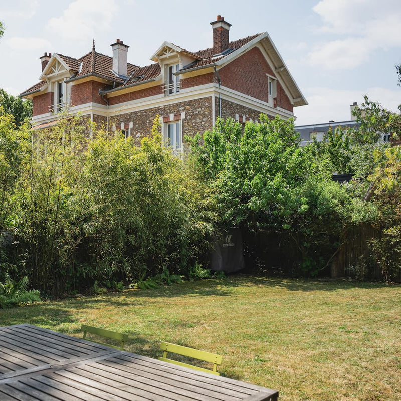 Jardin avec un service de tonte de gazon à St Cloud