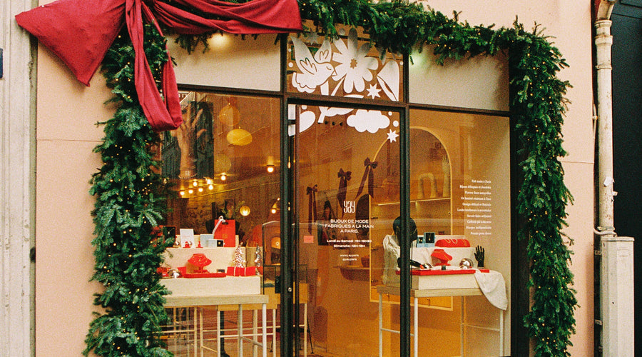 boutique Yay paris façade noeud rouge noel