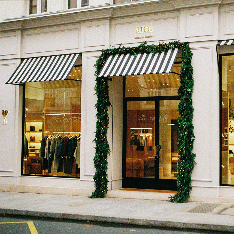 decoration arche sapin façade boutique ami paris