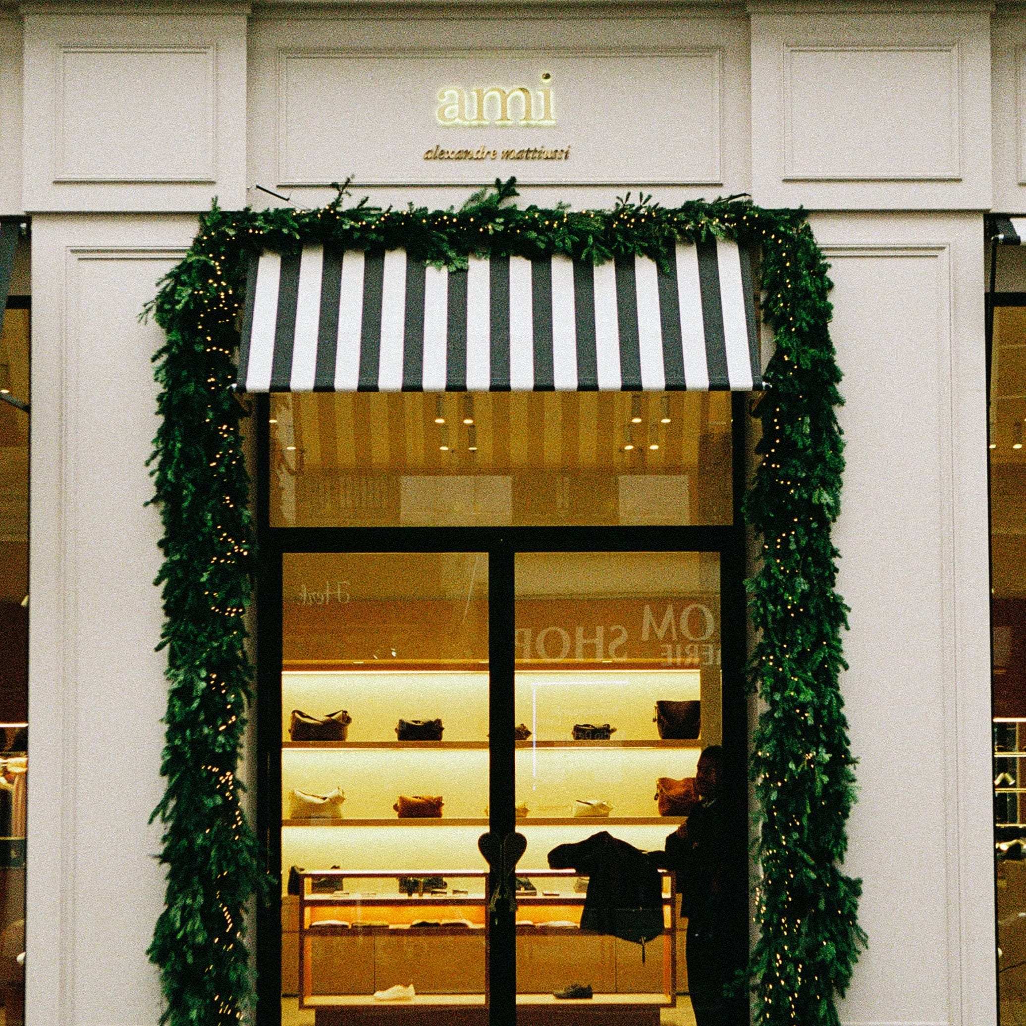 decoration façade boutique ami paris noel